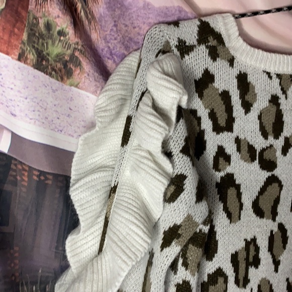 Chaser Ruffled Leopard Sweater ~X•Small~ - Picture 5 of 6